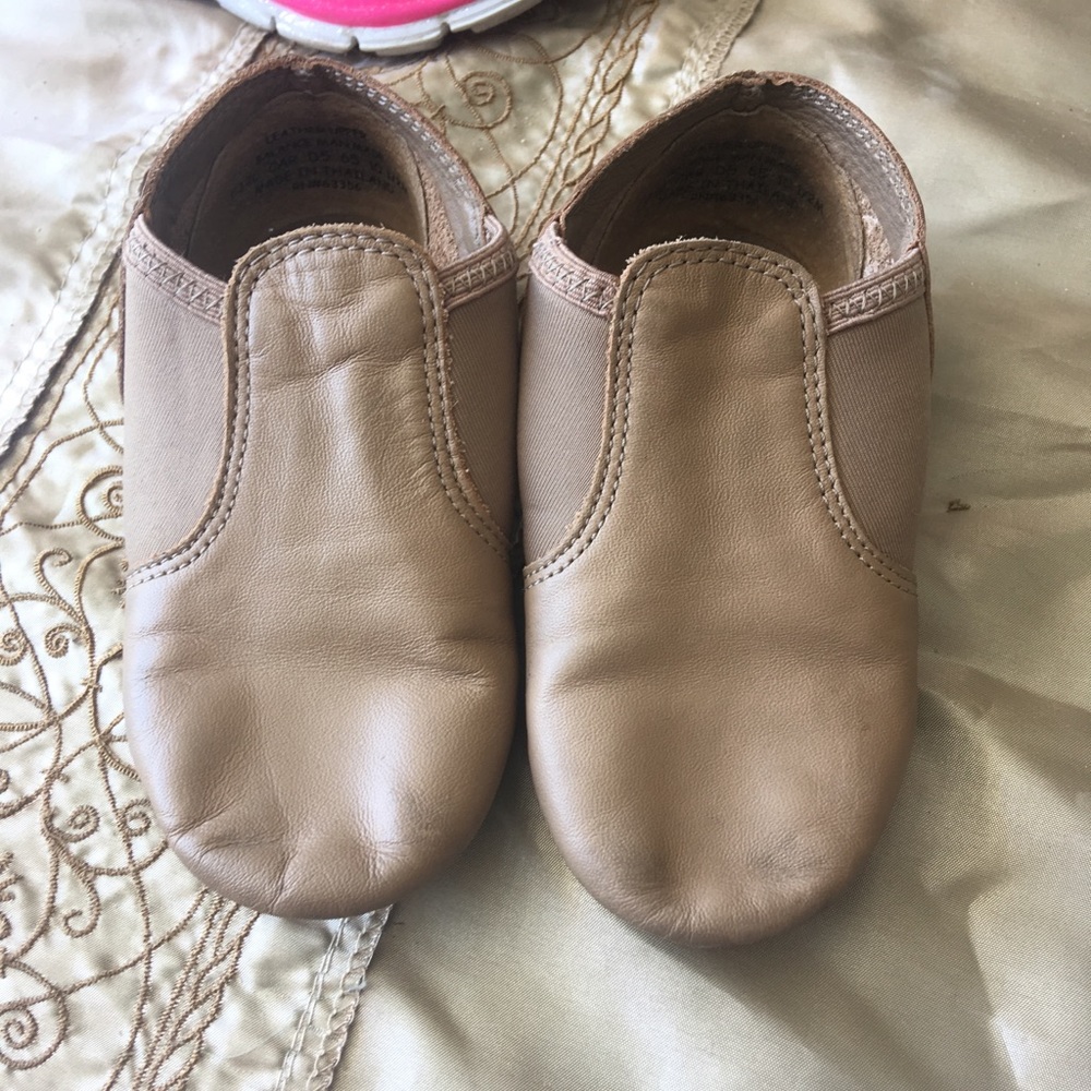 Girls jazz shoes
